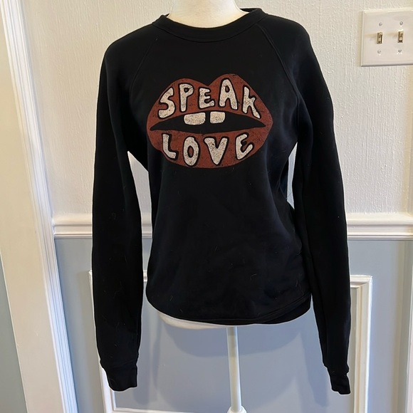 LIKE NEW SUPER SOFT BLACK ‘SPEAK LOVE’ LIPS SWEATSHIRT - SIZE SMALL - Picture 2 of 7